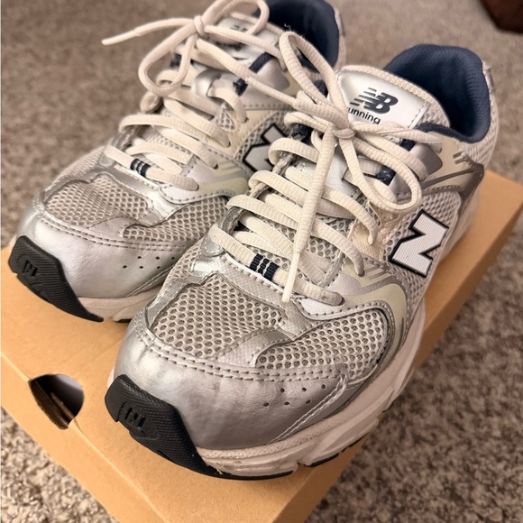 New Balance Metallic and Dark Blue Running Shoes - Picture 4 of 4